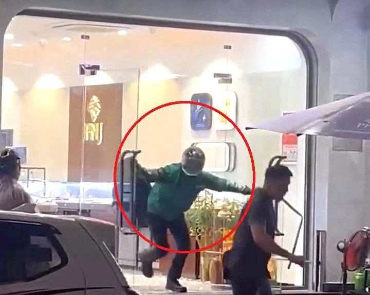 Bắt nghi phạm người nước ngoài gây ra vụ cướp tiệm vàng táo tợn ở Đà Nẵng - ảnh 1