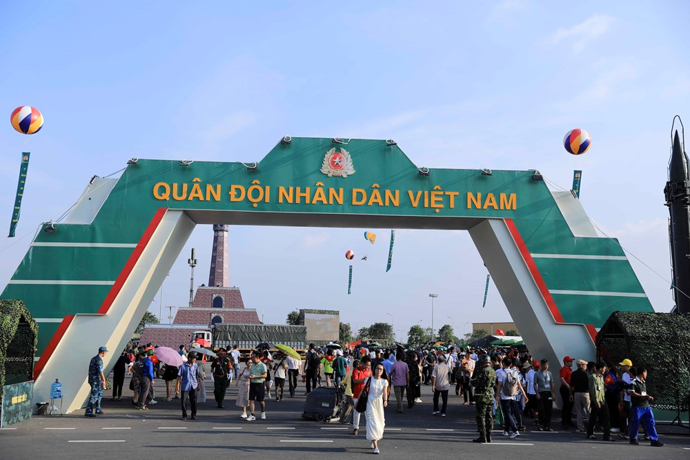 Cận cảnh khí tài hiện đại tại Triển lãm Thành tựu đất nước - ảnh 1