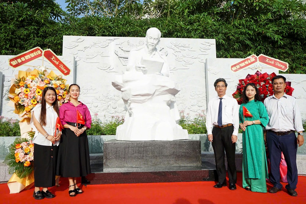 Đà Nẵng khánh thành Tượng Bác Hồ trong khuôn viên Thư viện Khoa học Tổng hợp - ảnh 3