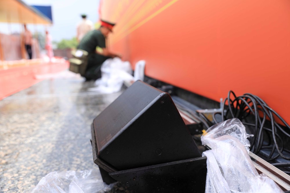 Bộ trưởng Nguyễn Văn Hùng kiểm tra, nghiệm thu hệ thống âm thanh phục vụ Lễ kỷ niệm, diễu binh, diễu hành 80 năm Quốc khánh - ảnh 7