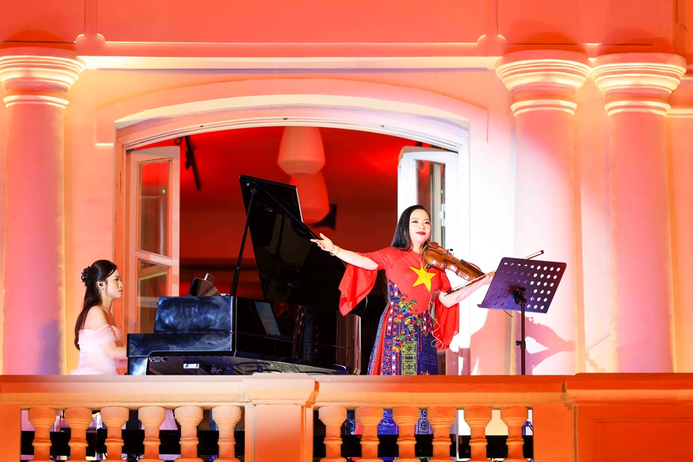 Hàng nghìn khán giả hòa mình trong Da Nang Concert 2025 tại Bảo tàng Đà Nẵng - ảnh 11