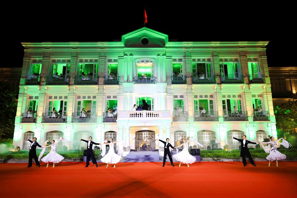 Hàng nghìn khán giả hòa mình trong Da Nang Concert 2025 tại Bảo tàng Đà Nẵng - ảnh 13