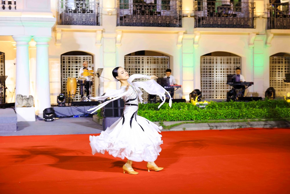 Hàng nghìn khán giả hòa mình trong Da Nang Concert 2025 tại Bảo tàng Đà Nẵng - ảnh 14