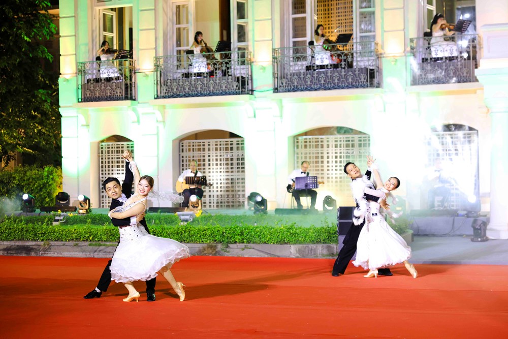 Hàng nghìn khán giả hòa mình trong Da Nang Concert 2025 tại Bảo tàng Đà Nẵng - ảnh 15