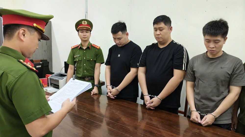 Bắt tạm giam 3 đối tượng lừa đảo tiền ảo - ảnh 1