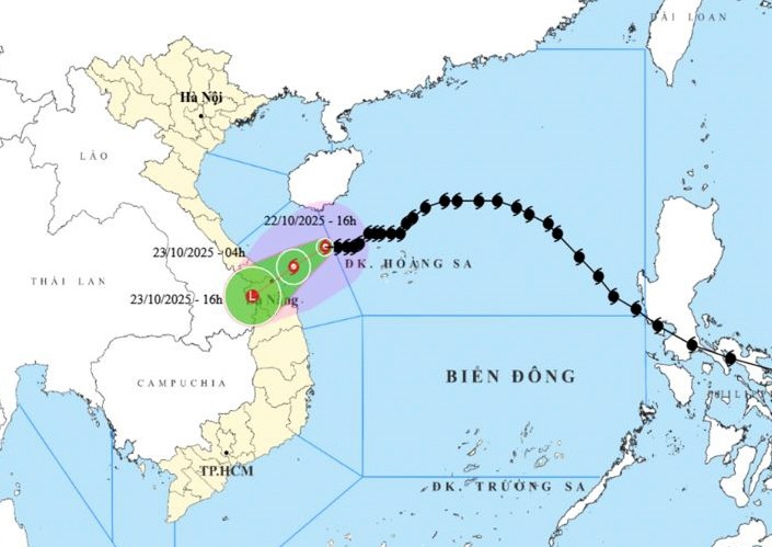 Bí thư Thành ủy Đà Nẵng kiểm tra công tác ứng phó bão số 12 tại khu vực “rốn lũ” đường Mẹ Suốt - ảnh 3