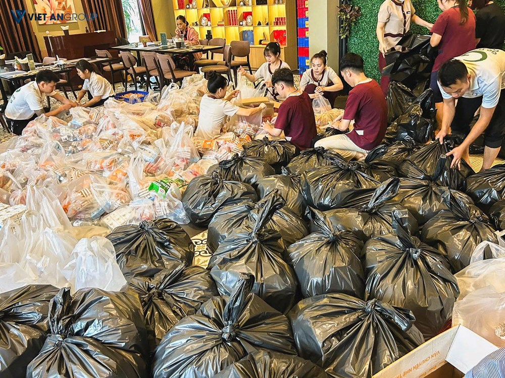 Chung tay hỗ trợ người dân vùng lũ - ảnh 2