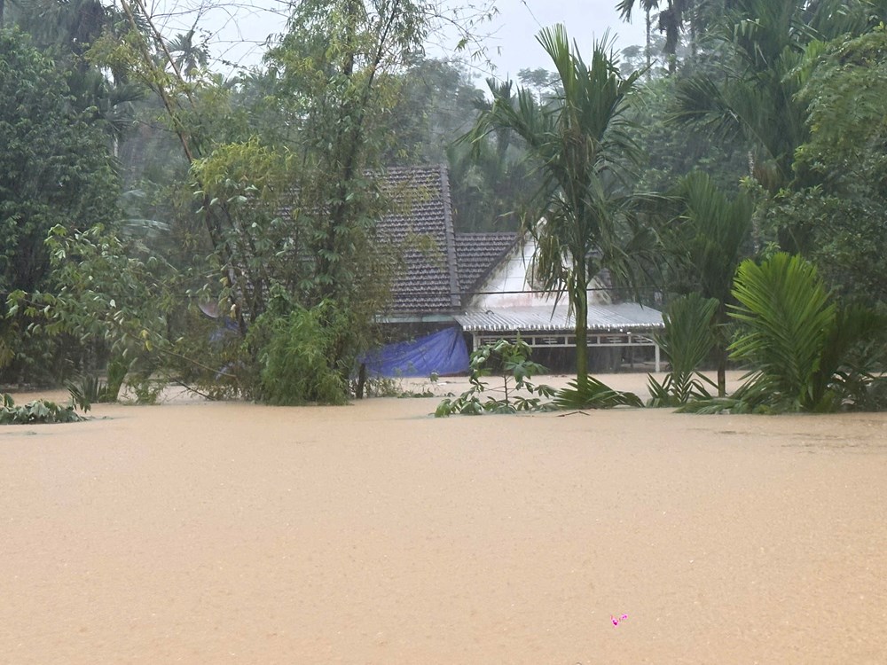 Ưu tiên cao nhất là bảo đảm an toàn tính mạng người dân vùng lũ  - ảnh 3