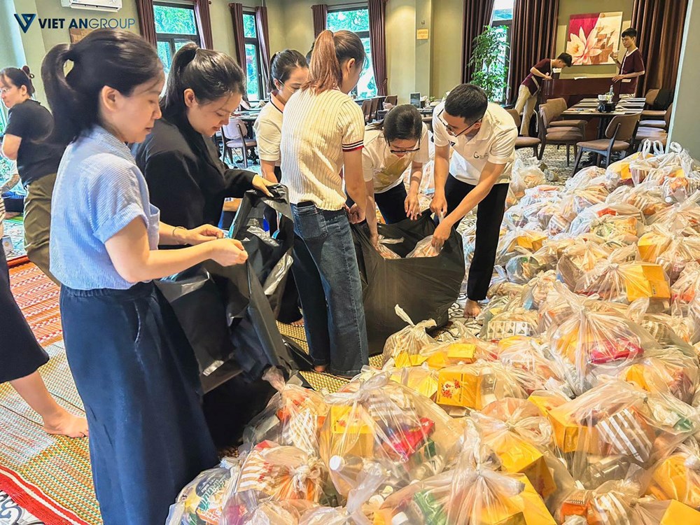 Chung tay hỗ trợ người dân vùng lũ - ảnh 1