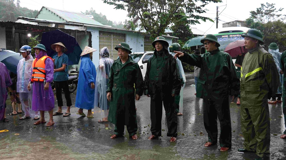 Đưa máy bay không người lái cứu trợ người dân bị cô lập do mưa lũ - ảnh 3