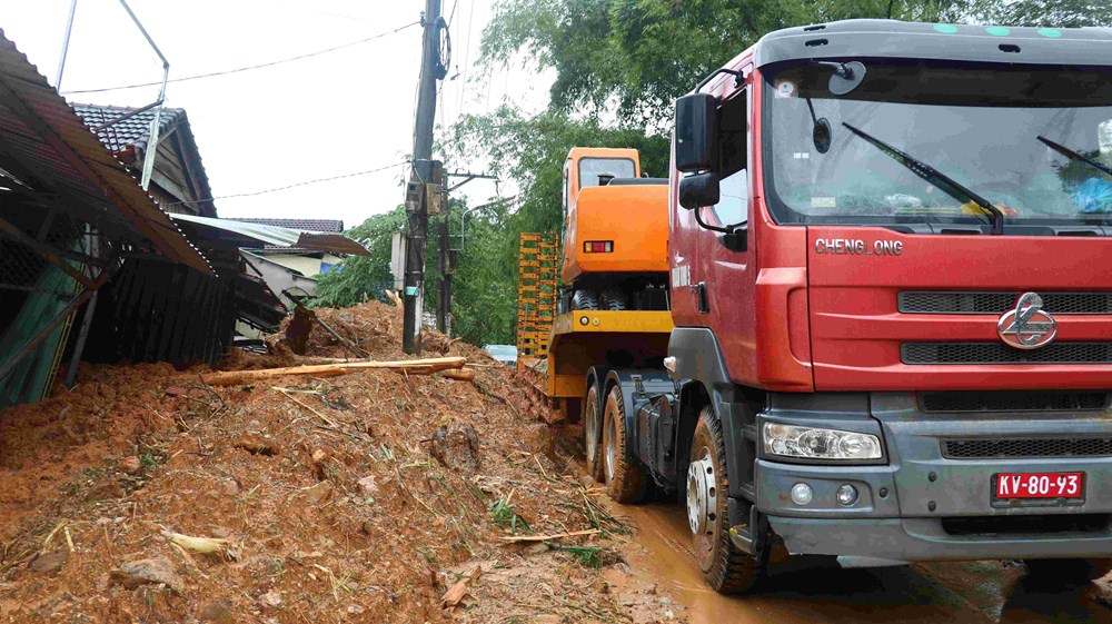 Công binh Khu 5 mở đường giữa mưa lũ, tiếp cận vùng cô lập  - ảnh 6