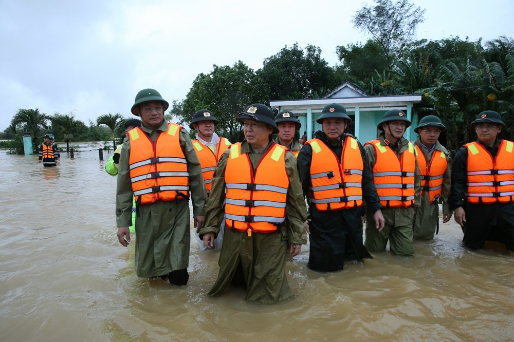 Ưu tiên cao nhất là bảo đảm an toàn tính mạng người dân vùng lũ  - ảnh 5