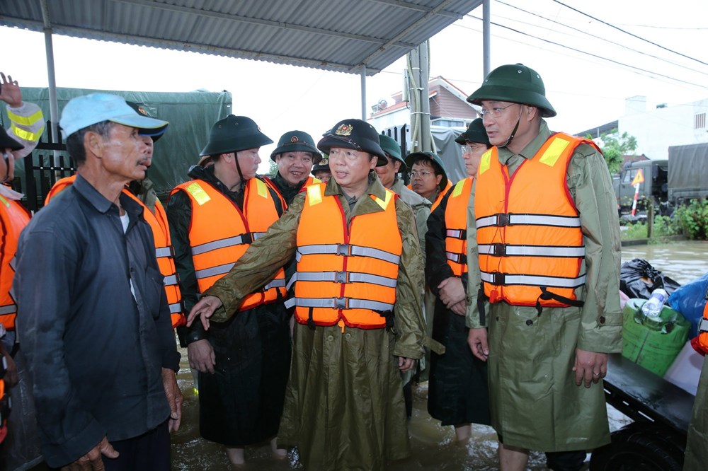 Ưu tiên cao nhất là bảo đảm an toàn tính mạng người dân vùng lũ  - ảnh 6