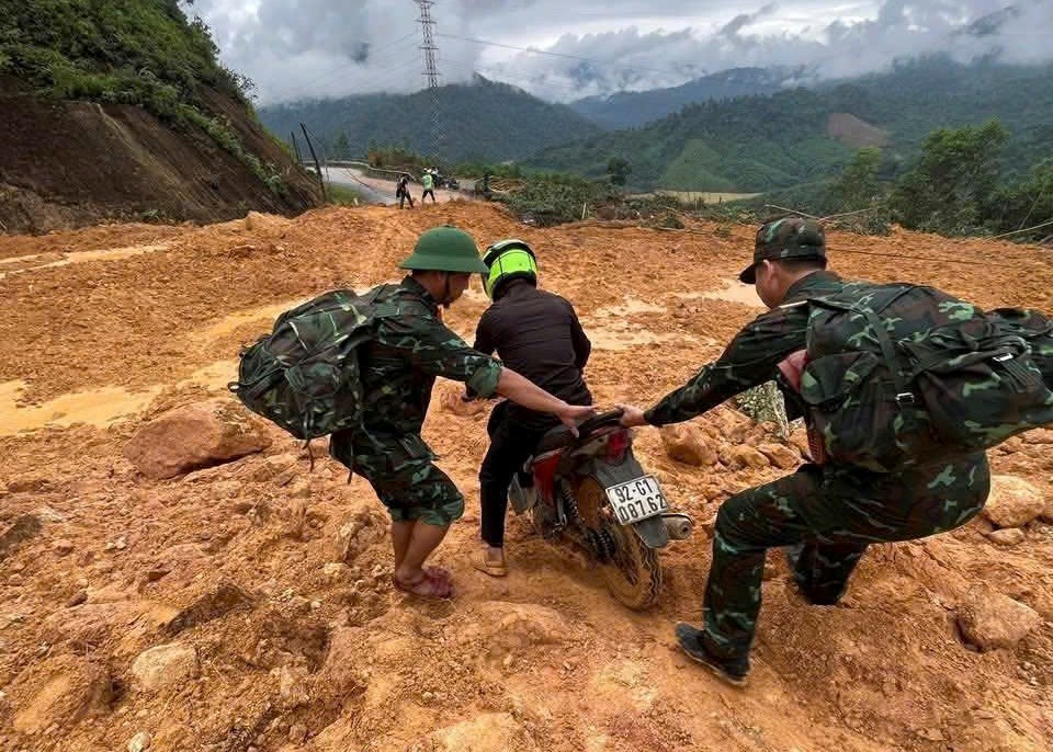 Những chuyến hàng nghĩa tình vào vùng cô lập - ảnh 2