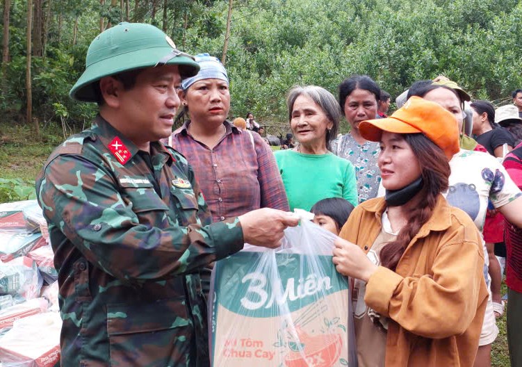 Những chuyến hàng nghĩa tình vào vùng cô lập - ảnh 4