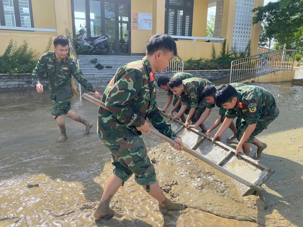 Đà Nẵng chi 200 tỉ đồng hỗ trợ người dân và khắc phục hạ tầng sau mưa lũ - ảnh 2