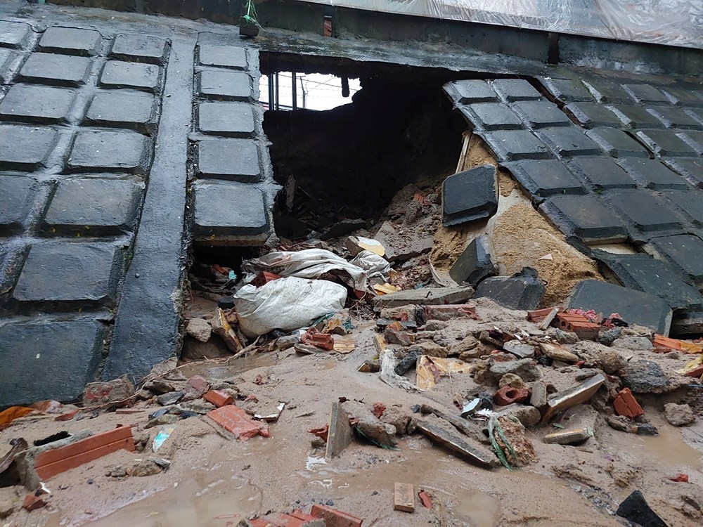 Nhiều tuyến đường ở Đà Nẵng ngập sâu do mưa lớn, giao thông hỗn loạn - ảnh 14