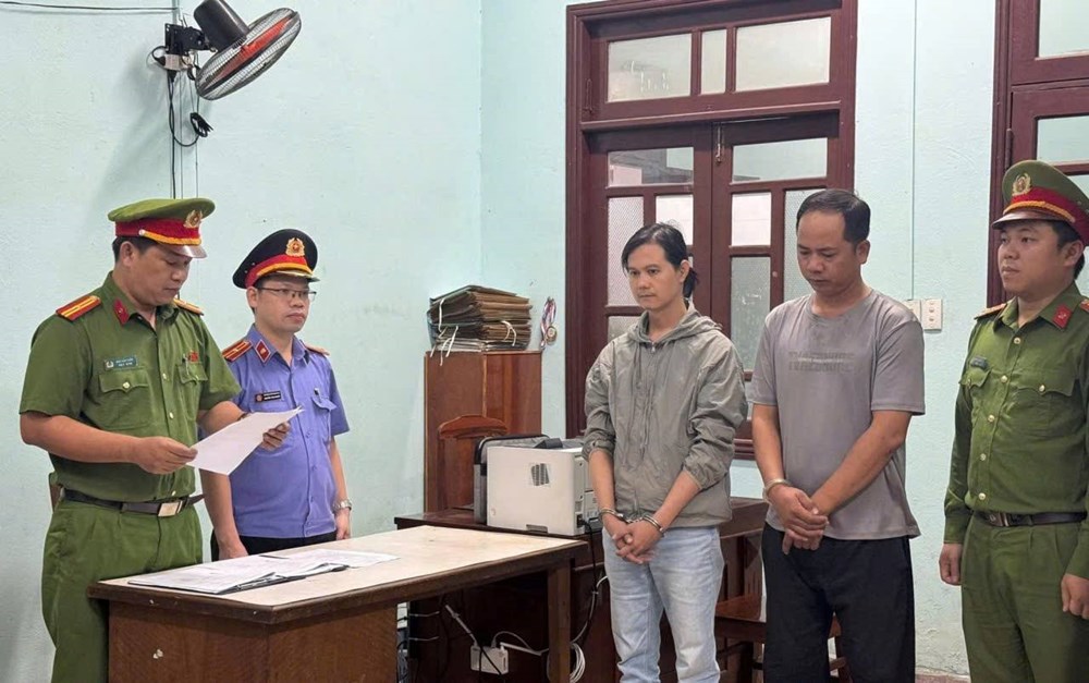 Khởi tố, bắt tạm giam 2 đối tượng hành hung tài xế xe công nghệ - ảnh 2