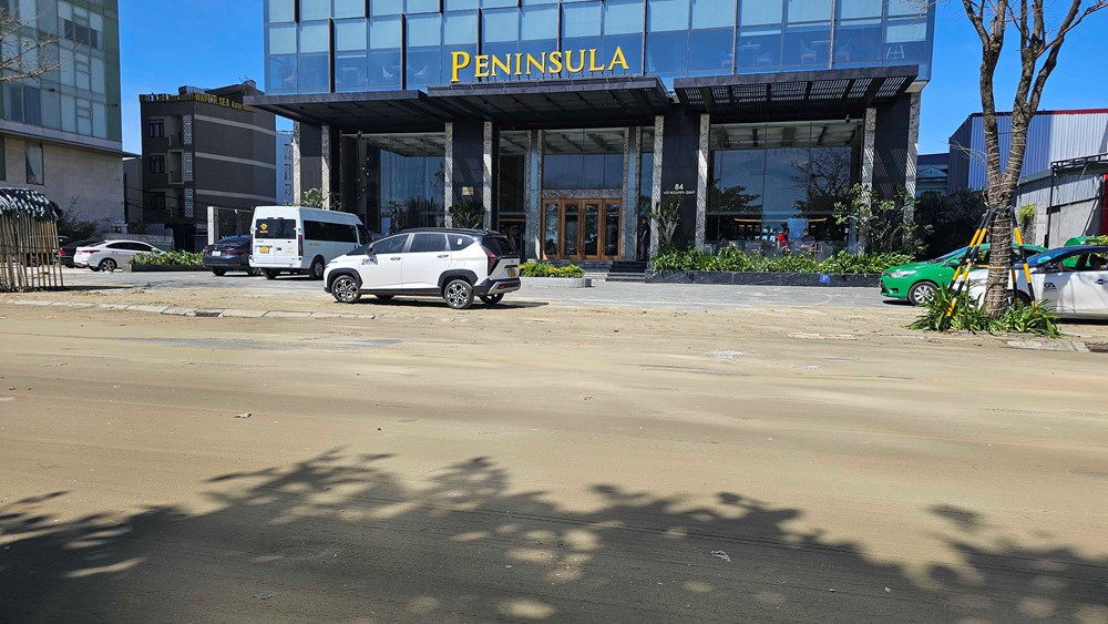 Khẩn trương dọn dẹp bãi biển sau bão số 13, sớm trả lại môi trường du lịch sạch đẹp - ảnh 6