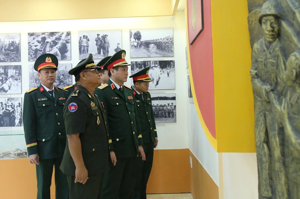 Hội nghị liên tịch giữa Quân khu 5 và Quân khu 1 (Quân đội Hoàng gia Campuchia) - ảnh 4