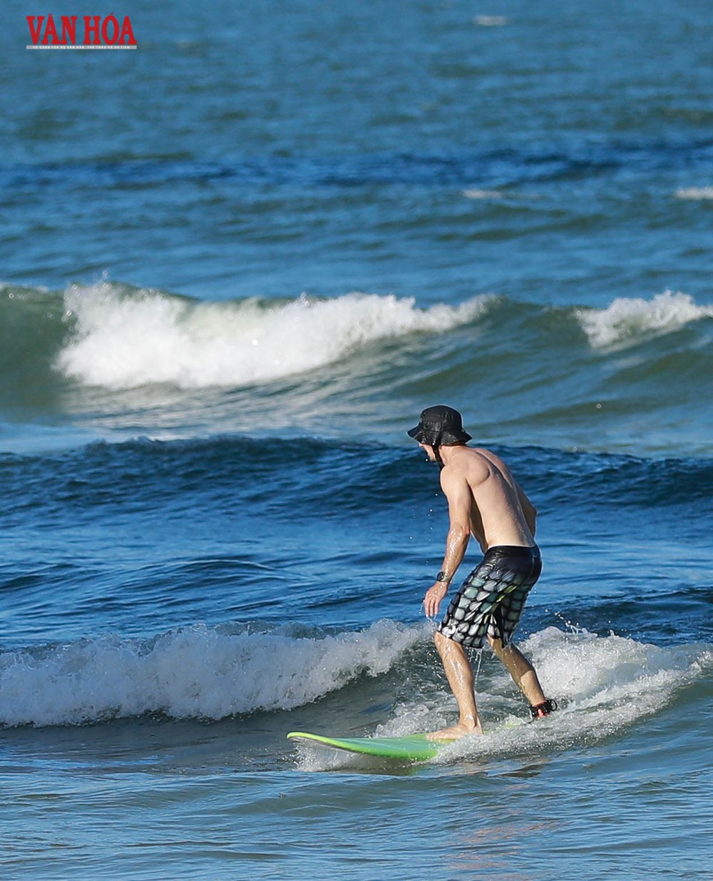 Biển Mỹ Khê nhộn nhịp trở lại sau bão số 13 - ảnh 11