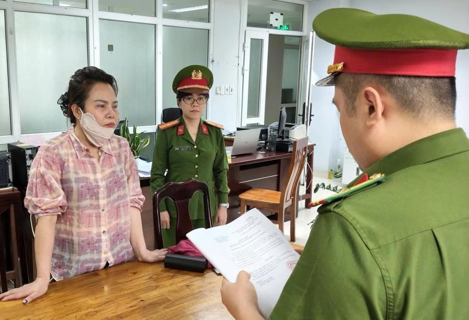 Khởi tố, bắt tạm giam “bà đồng” lợi dụng tâm linh để lừa đảo - ảnh 2