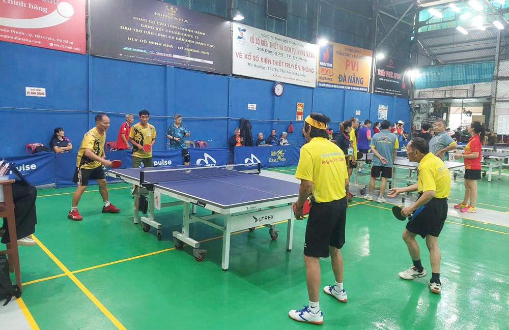 Khai mạc Giải cầu lông, bóng bàn trung cao tuổi các CLB Đà Nẵng năm 2025 - ảnh 4