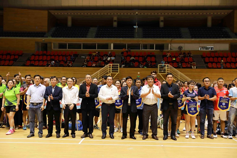 Khai mạc Giải cầu lông, bóng bàn trung cao tuổi các CLB Đà Nẵng năm 2025 - ảnh 1