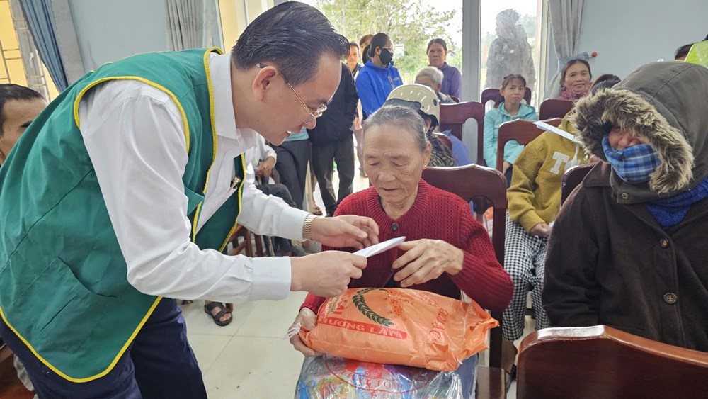 Chương trình thiện nguyện “Chung một tấm lòng - Việt Nam quê hương tôi” lần thứ 40 hướng về miền Trung - ảnh 3
