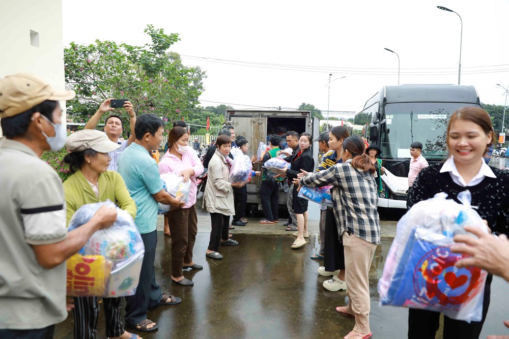 Chương trình thiện nguyện “Chung một tấm lòng - Việt Nam quê hương tôi” lần thứ 40 hướng về miền Trung - ảnh 2