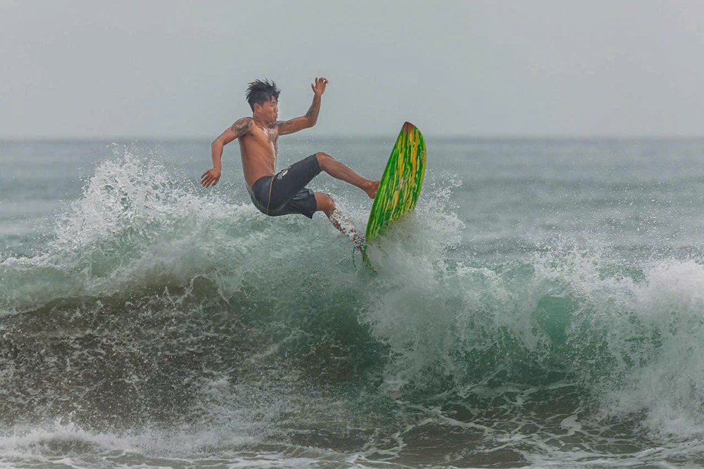 Sôi động “lễ hội của những con sóng” trên biển Mỹ An - ảnh 2