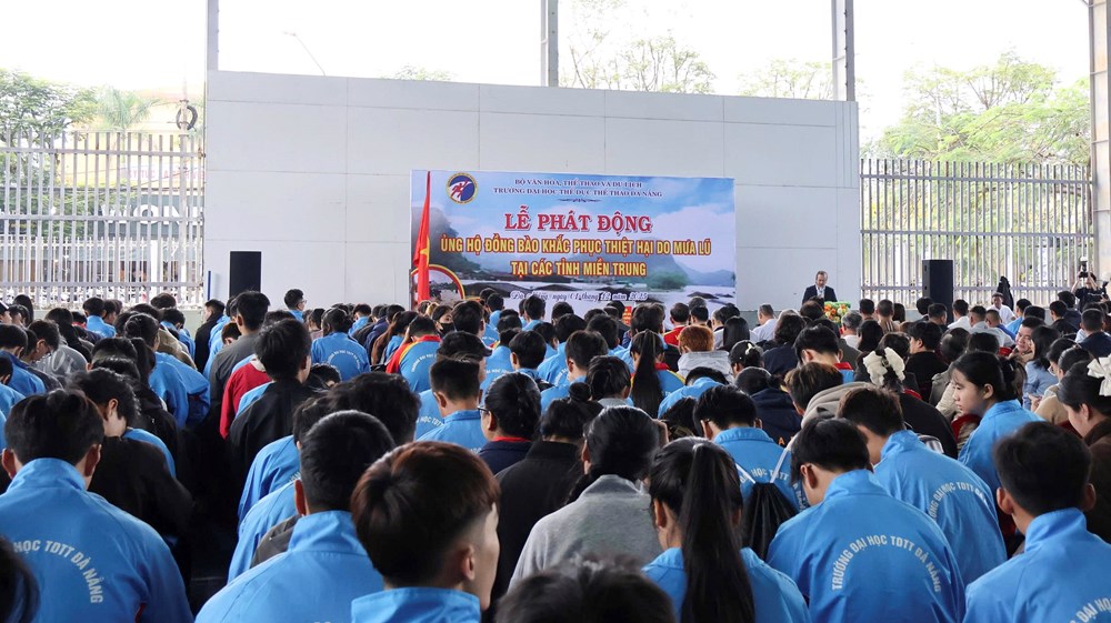 Trường Đại học Thể dục Thể thao Đà Nẵng phát động ủng hộ đồng bào miền Trung khắc phục hậu quả mưa lũ - ảnh 1