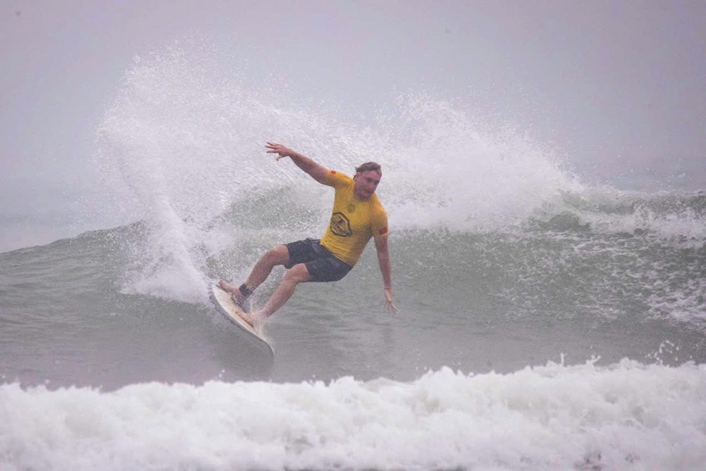 Sôi động “lễ hội của những con sóng” trên biển Mỹ An - ảnh 1