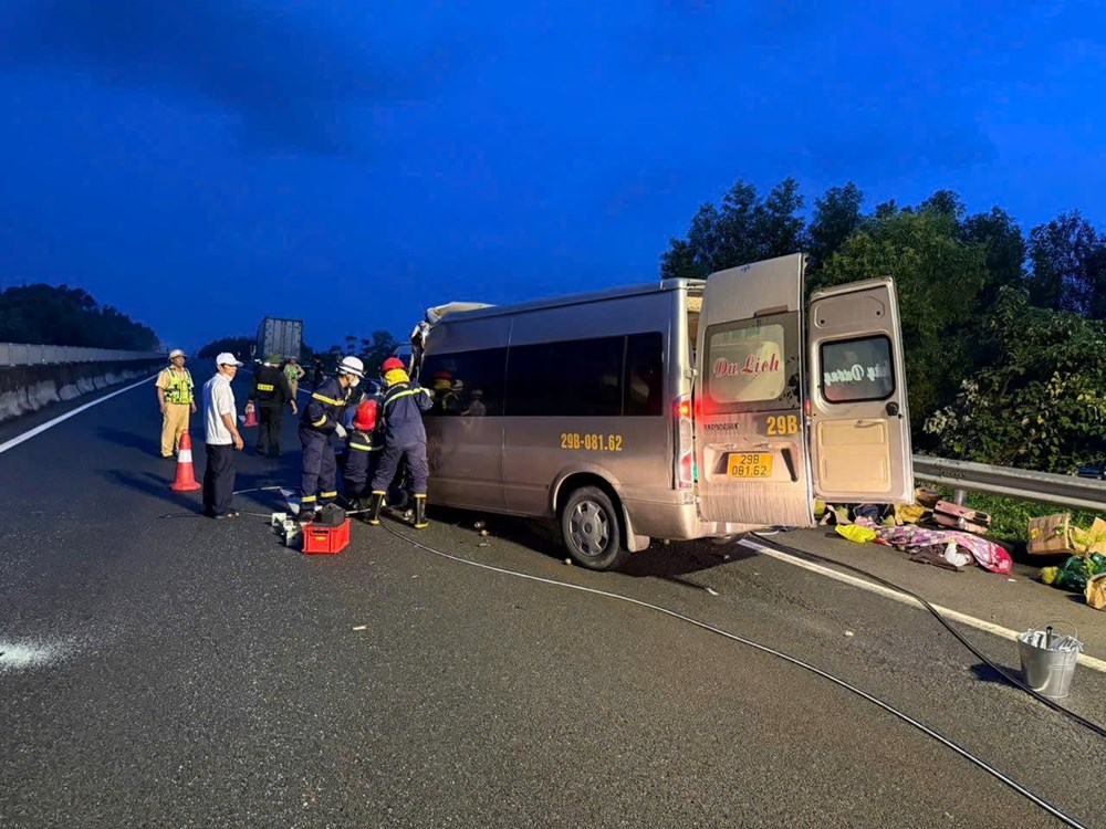 Tai nạn trên cao tốc Đà Nẵng - Quảng Ngãi khiến 3 người tử vong, 10 người bị thương - ảnh 2