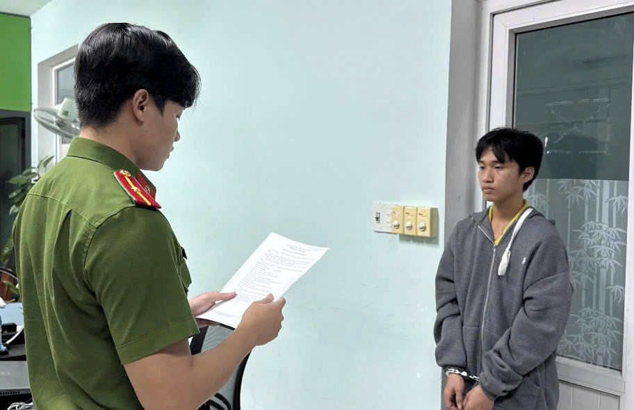 Bắt giữ đối tượng cướp giật vé số của người khuyết tật - ảnh 1