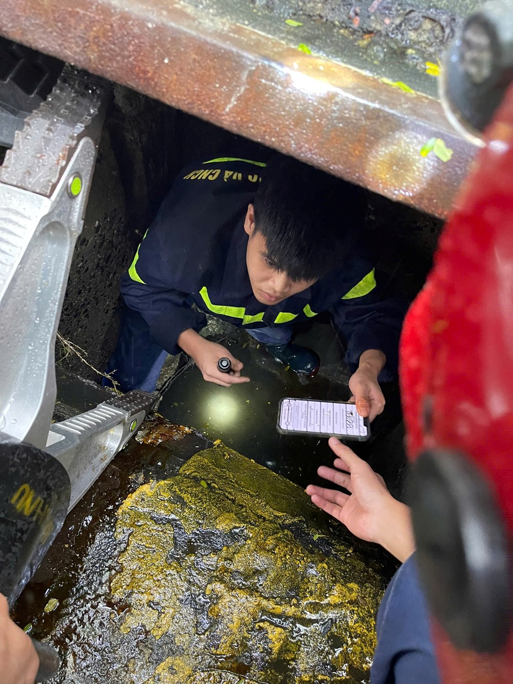 Nữ du khách Hồng Kông (Trung Quốc) xúc động khi được Công an Đà Nẵng giúp đỡ - ảnh 1