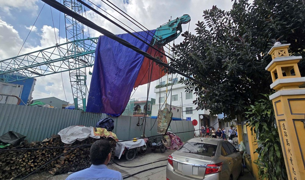 Gãy cần cẩu tại công trình xây dựng giữa trung tâm Đà Nẵng - ảnh 1