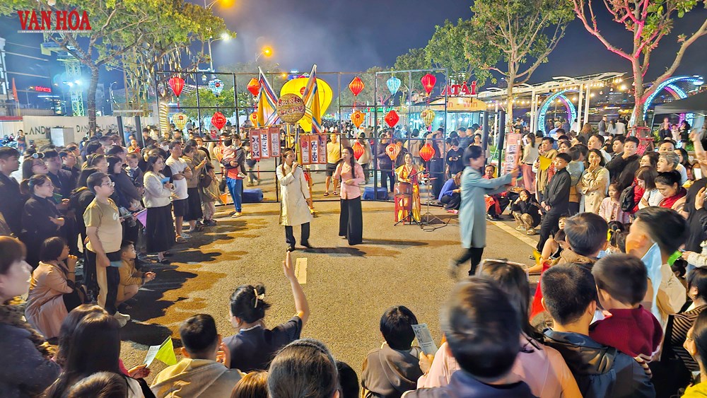 Du khách nô nức check-in “Đại lộ Đà Nẵng” đón năm mới 2026 - ảnh 14