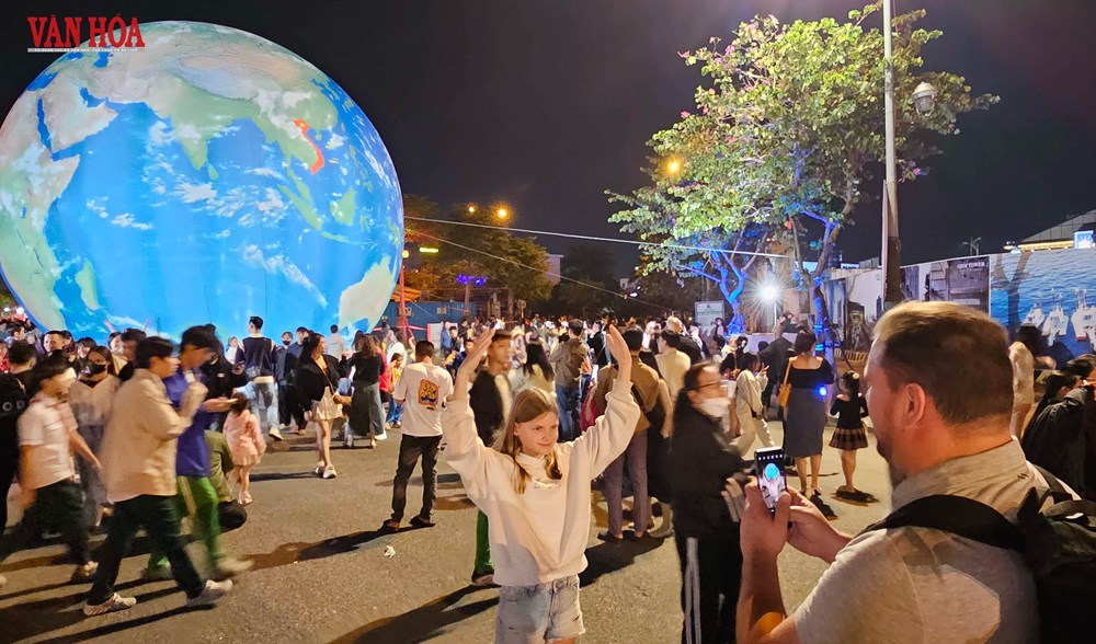 Du khách nô nức check-in “Đại lộ Đà Nẵng” đón năm mới 2026 - ảnh 6