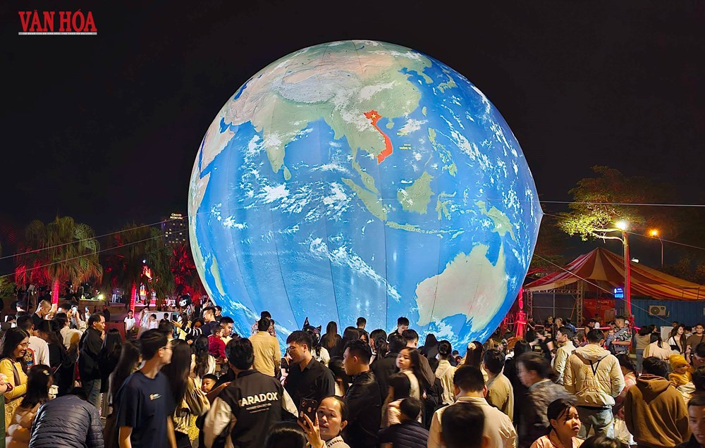 Du khách nô nức check-in “Đại lộ Đà Nẵng” đón năm mới 2026 - ảnh 5