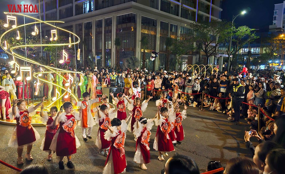 Du khách nô nức check-in “Đại lộ Đà Nẵng” đón năm mới 2026 - ảnh 16