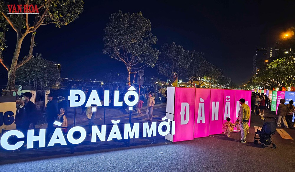 Du khách nô nức check-in “Đại lộ Đà Nẵng” đón năm mới 2026 - ảnh 1