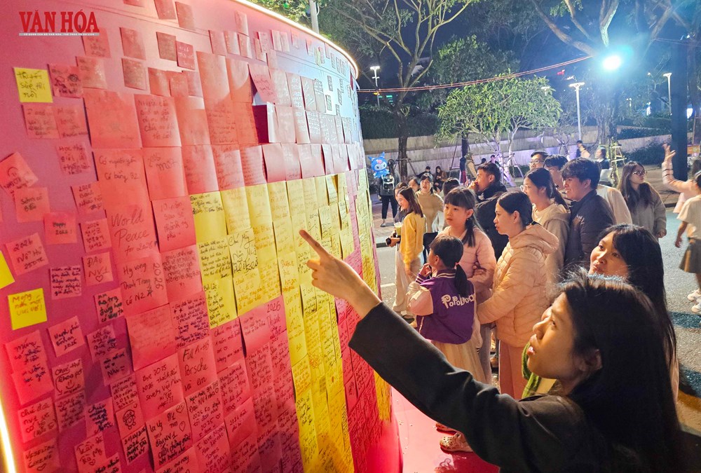 Du khách nô nức check-in “Đại lộ Đà Nẵng” đón năm mới 2026 - ảnh 8