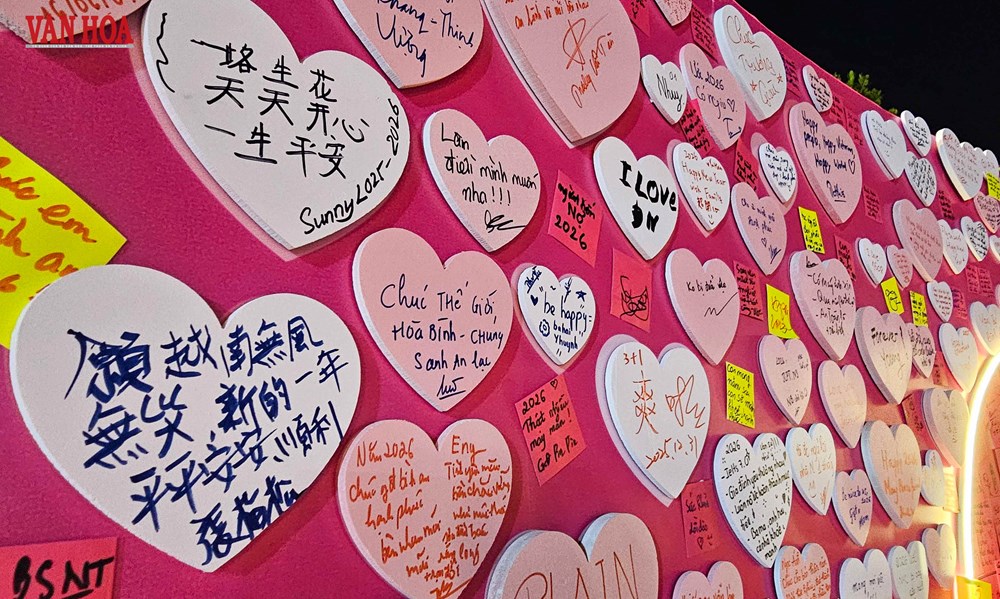 Du khách nô nức check-in “Đại lộ Đà Nẵng” đón năm mới 2026 - ảnh 11