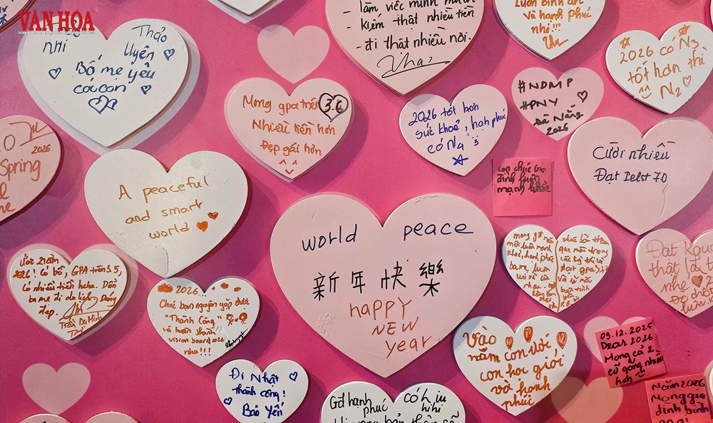 Du khách nô nức check-in “Đại lộ Đà Nẵng” đón năm mới 2026 - ảnh 10