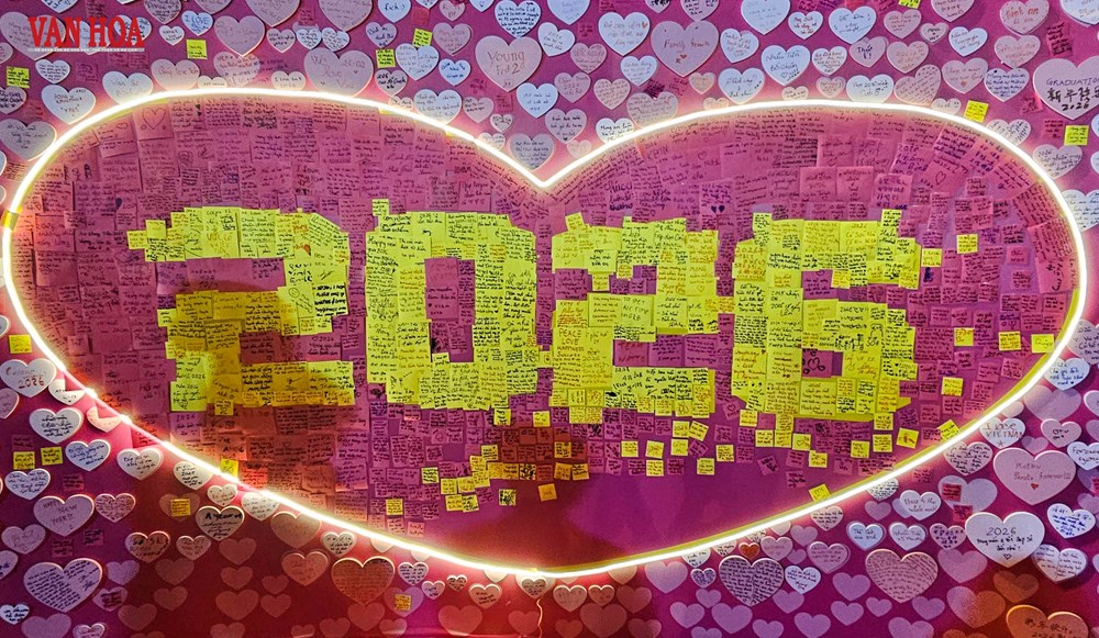 Du khách nô nức check-in “Đại lộ Đà Nẵng” đón năm mới 2026 - ảnh 9