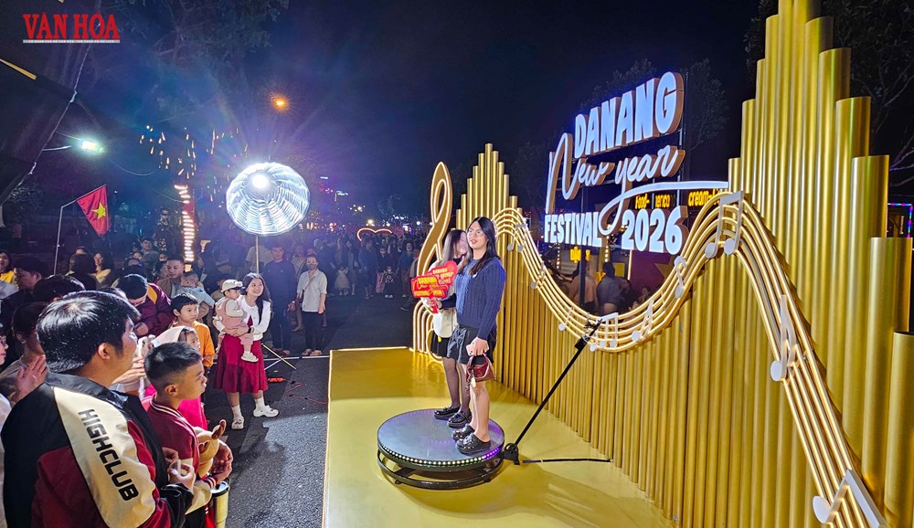 Du khách nô nức check-in “Đại lộ Đà Nẵng” đón năm mới 2026 - ảnh 15