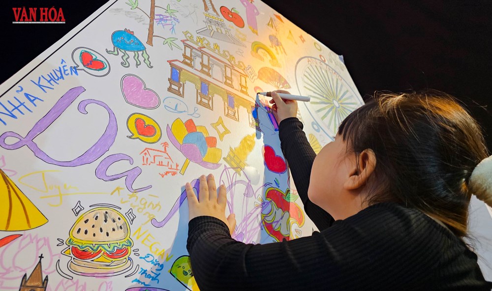 Du khách nô nức check-in “Đại lộ Đà Nẵng” đón năm mới 2026 - ảnh 13