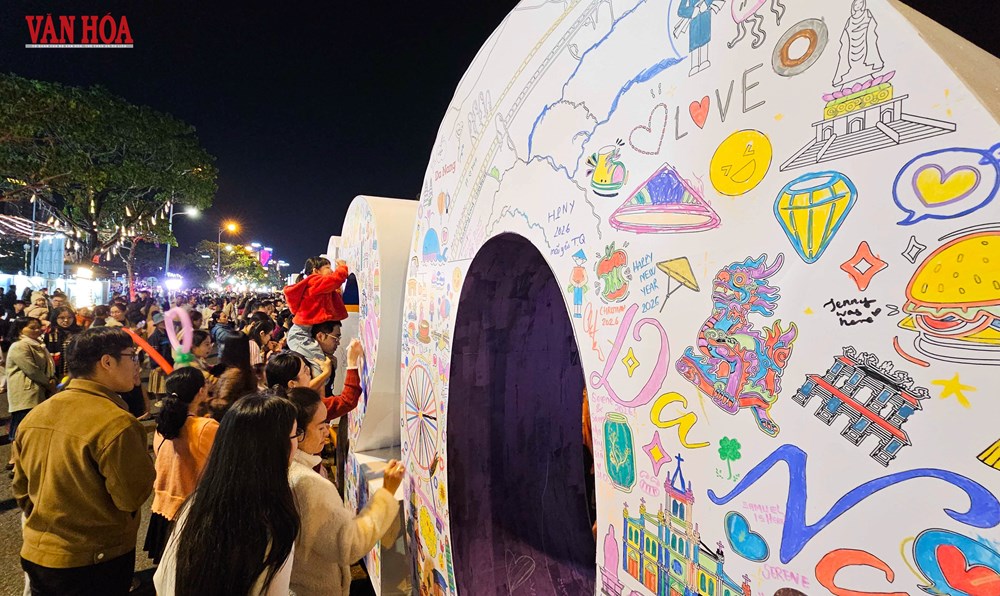 Du khách nô nức check-in “Đại lộ Đà Nẵng” đón năm mới 2026 - ảnh 12