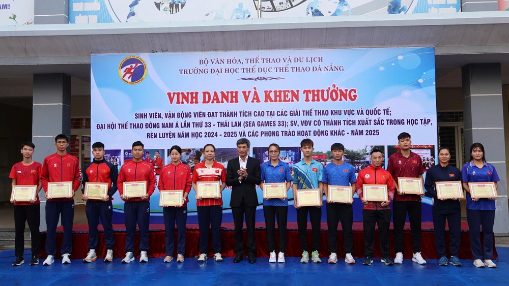 Đại học TDTT Đà Nẵng vinh danh sinh viên, vận động viên đạt thành tích cao năm 2025 - ảnh 3